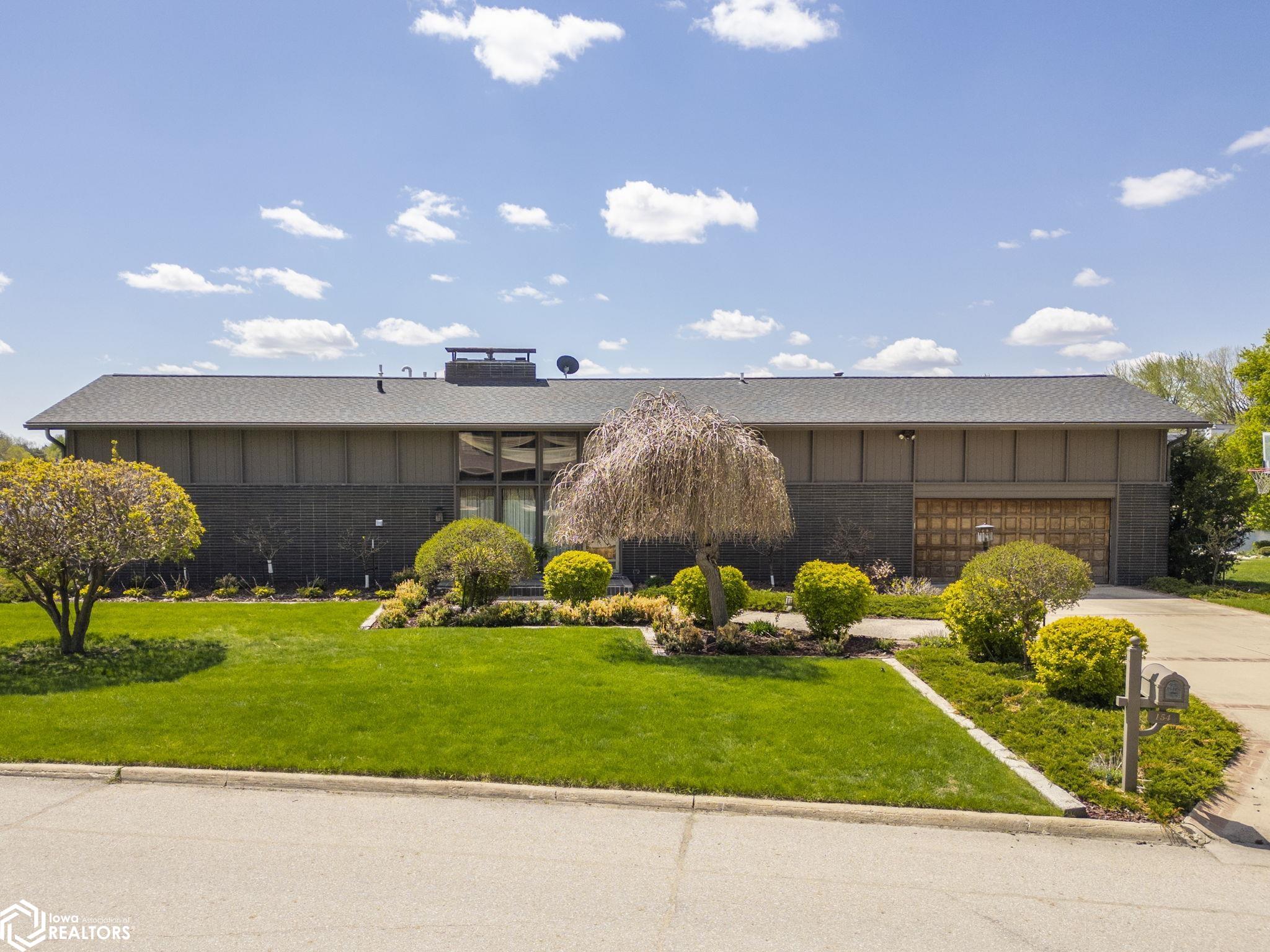 154 Lakeview Dr
