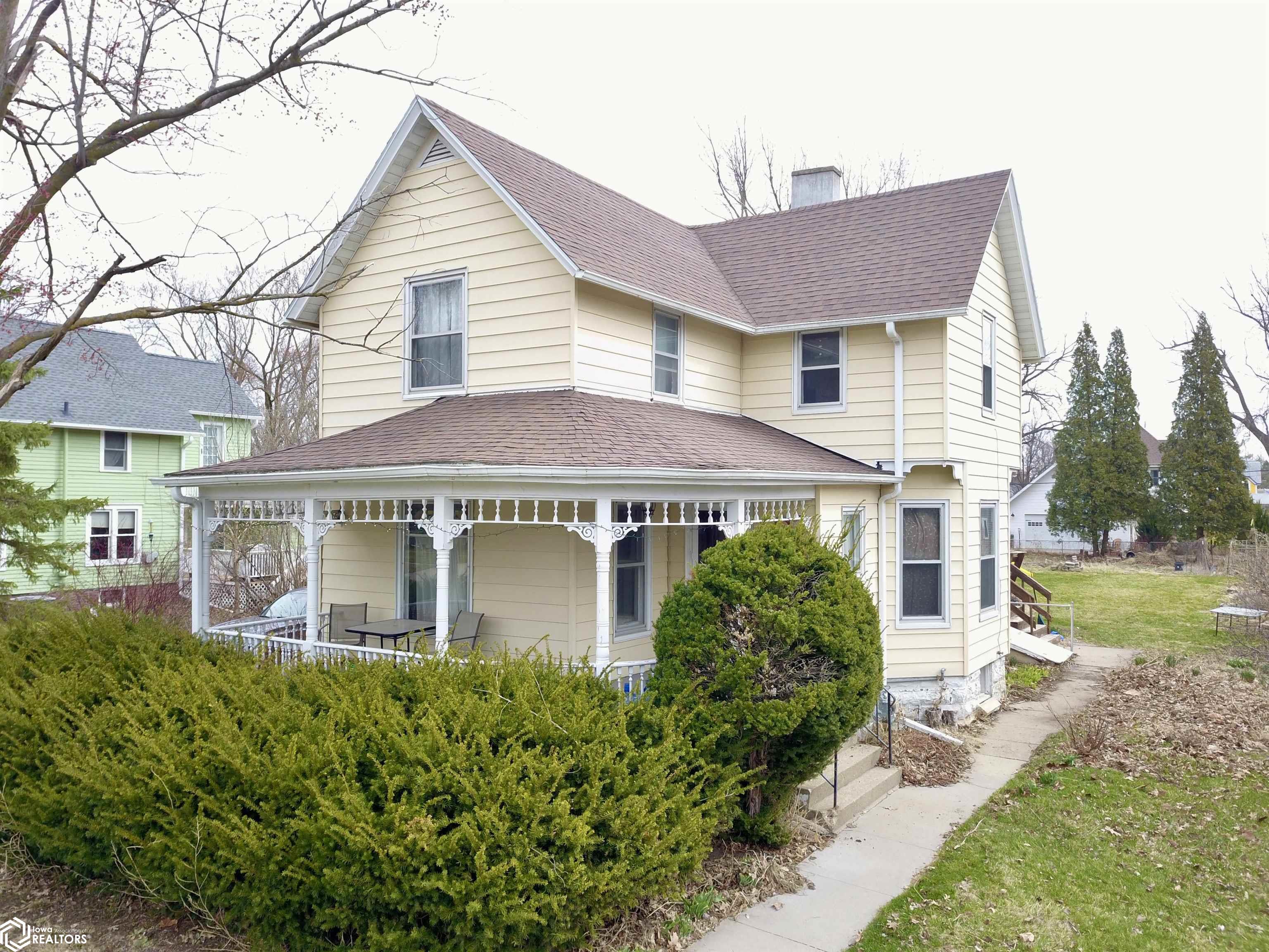 Photo 1 of 48 — 1132 Elm Street, Grinnell, IA 50112