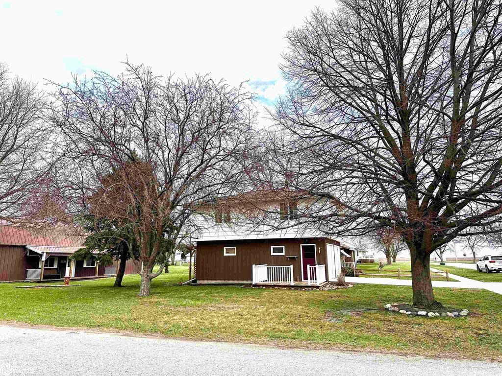 Photo of 304 E 3Rd Street, Kanawha, IA 50447 (MLS # 6337152)