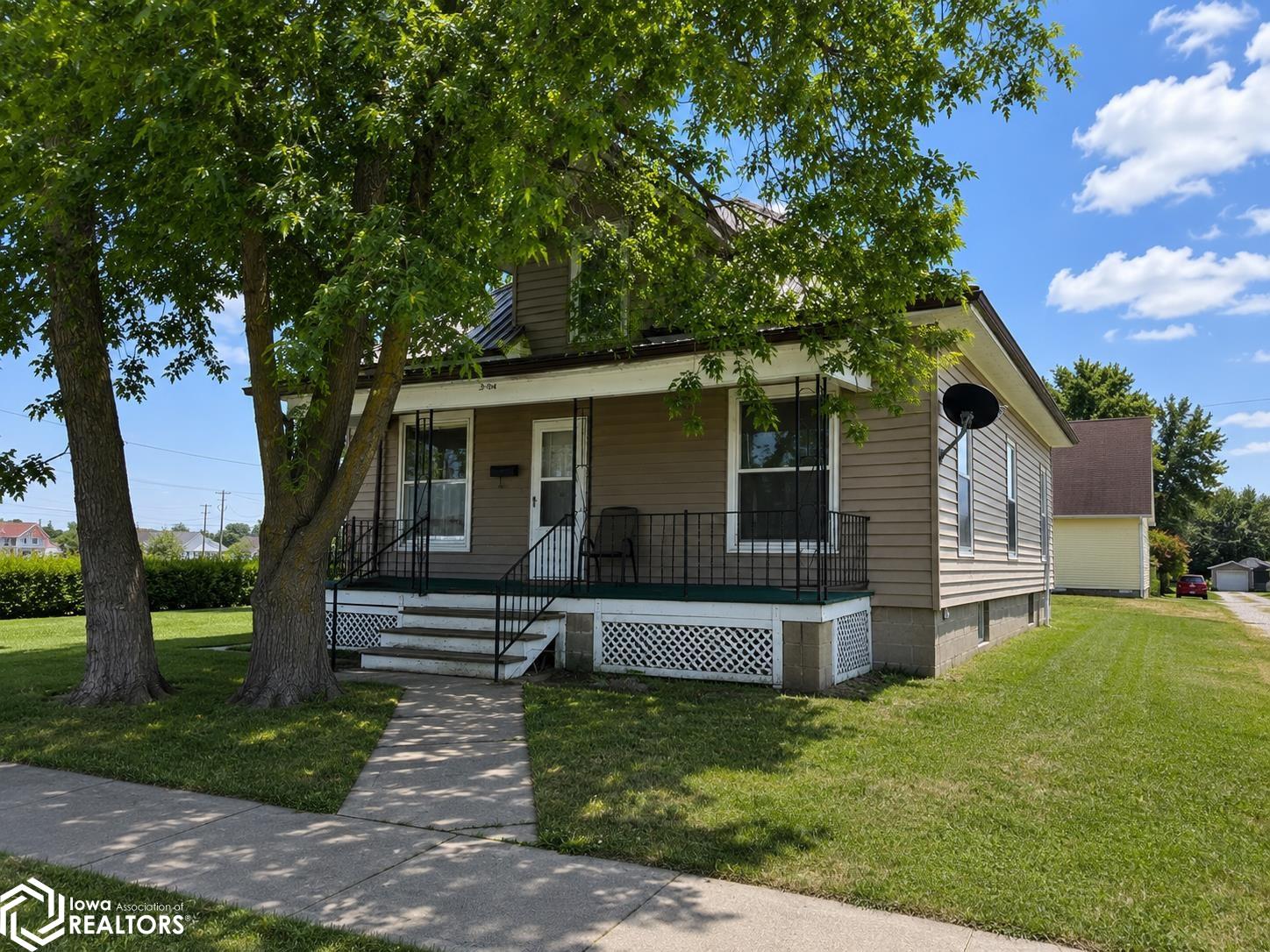Photo 1 of 23 — 414 E Sheridan Avenue, Centerville, IA 52544