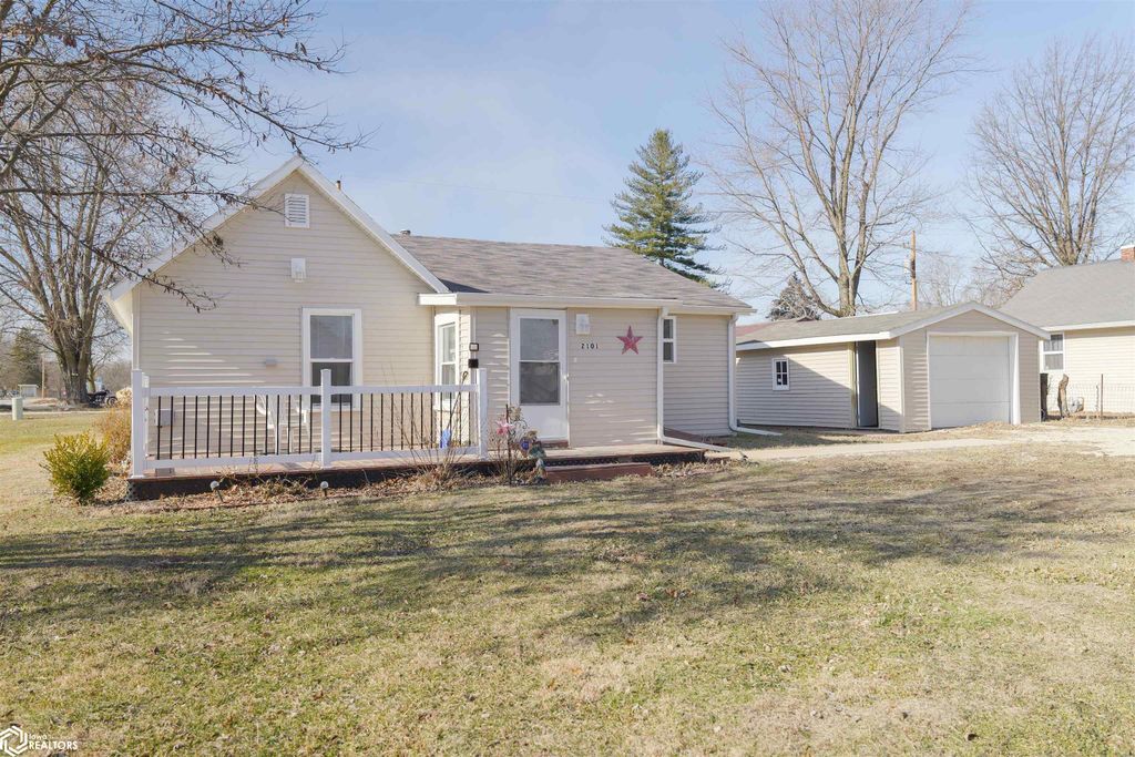Photo of 2101 Melvin Avenue, Burlington, IA 52601 (MLS # 6334988)