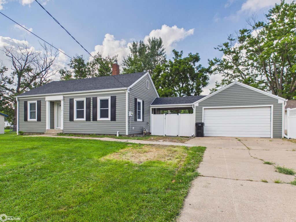 Photo of 211 W Golf Avenue, Ottumwa, IA 52501 (MLS # 6341322)