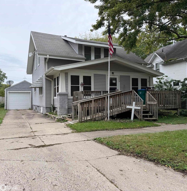 Photo 1 of 25 — 1009 Division Street, Webster City, IA 50595