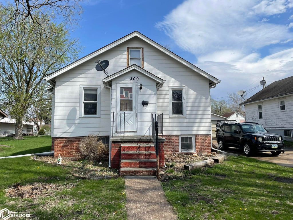 Photo of 309 E Henry St, Mount Pleasant, IA 52641 (MLS # 6337344)