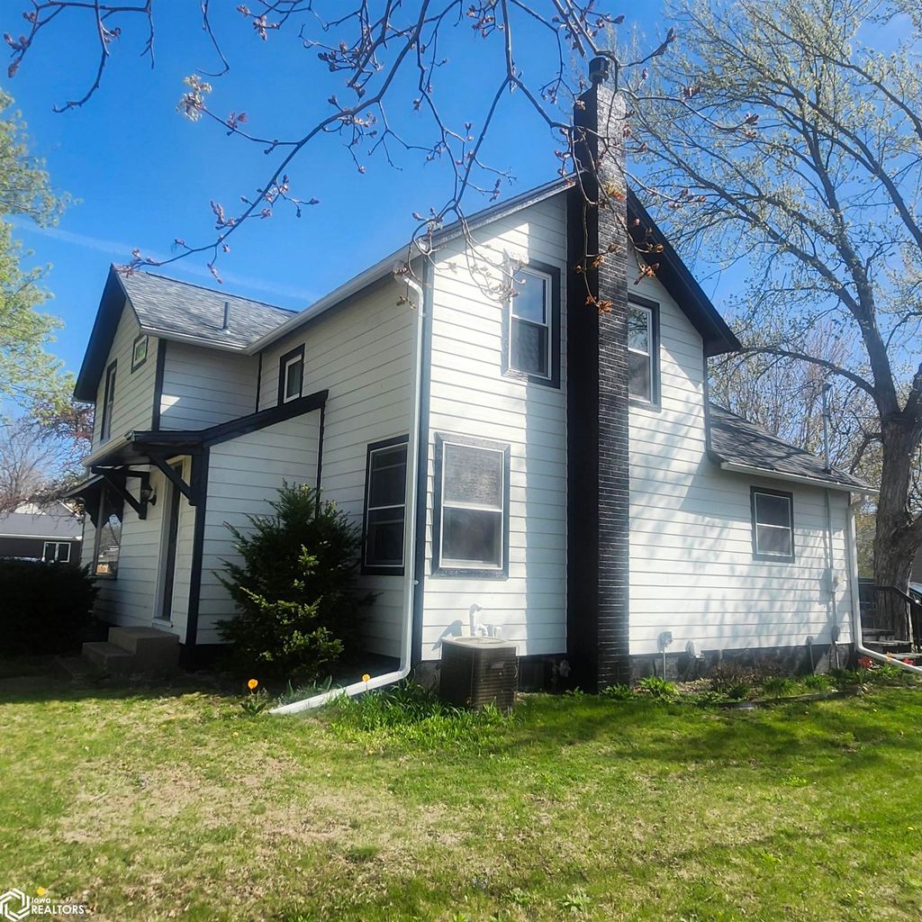 Photo of 101 3rd St S St, Humboldt, IA 50548 (MLS # 6337470)