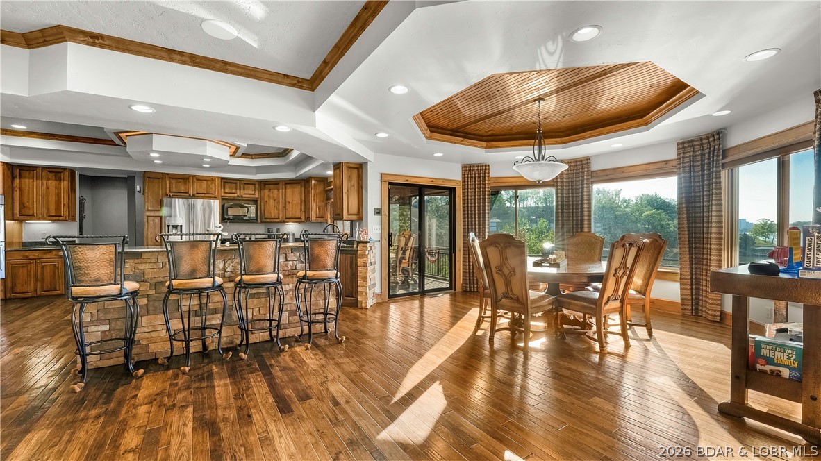 Four Seasons, Missouri, 65049, United States, 6 Bedrooms Bedrooms, ,7 BathroomsBathrooms,Residential,Active,2052078
