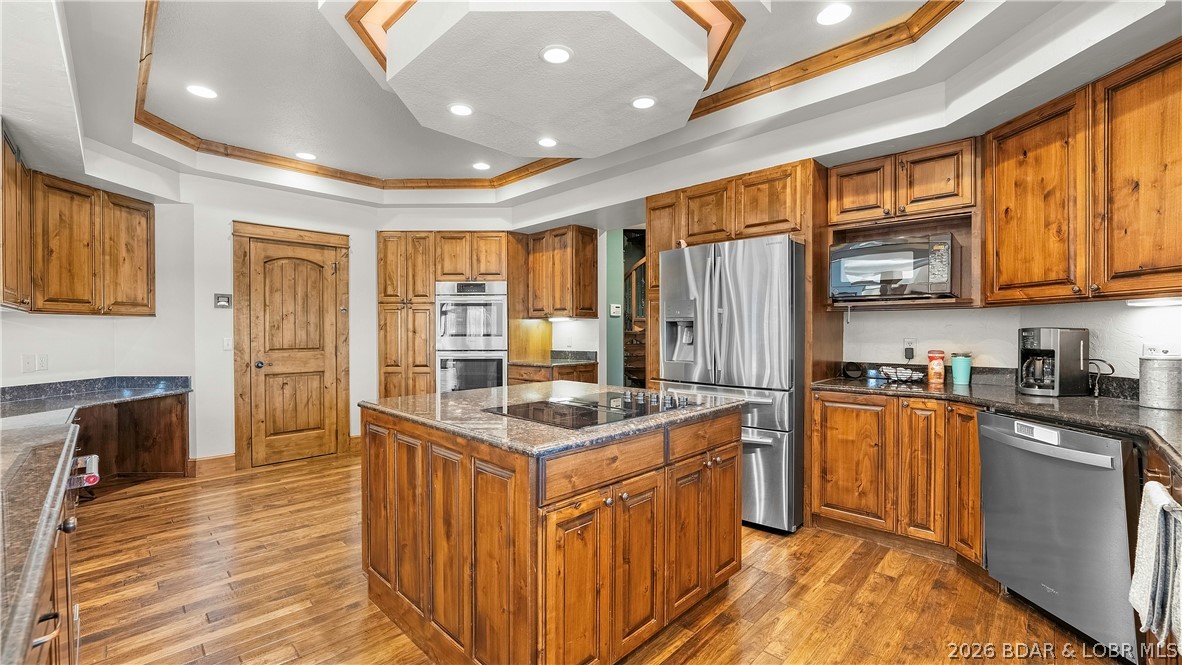 Four Seasons, Missouri, 65049, United States, 6 Bedrooms Bedrooms, ,7 BathroomsBathrooms,Residential,Active,2052078