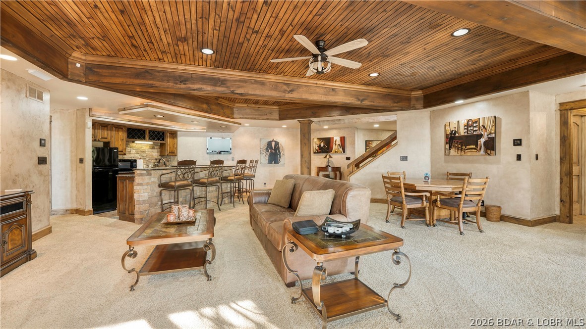 Four Seasons, Missouri, 65049, United States, 6 Bedrooms Bedrooms, ,7 BathroomsBathrooms,Residential,Active,2052078