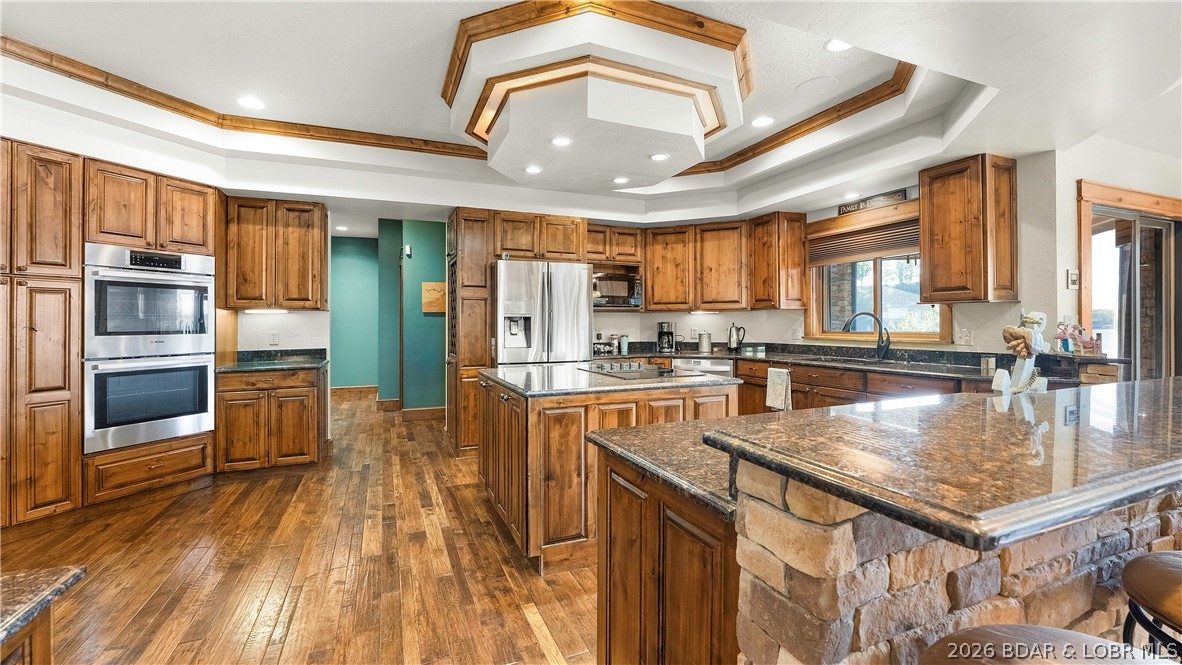 Four Seasons, Missouri, 65049, United States, 6 Bedrooms Bedrooms, ,7 BathroomsBathrooms,Residential,Active,2052078