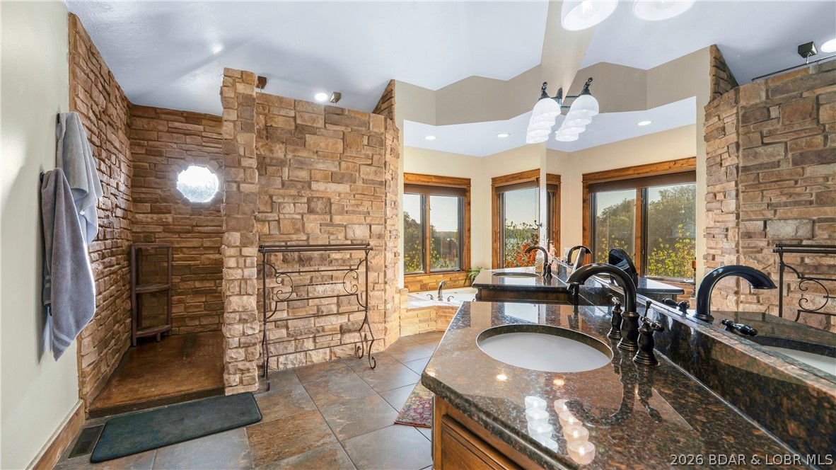 Four Seasons, Missouri, 65049, United States, 6 Bedrooms Bedrooms, ,7 BathroomsBathrooms,Residential,Active,2052078