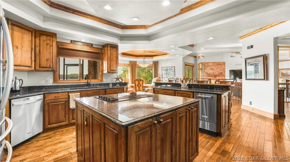 Four Seasons, Missouri, 65049, United States, 6 Bedrooms Bedrooms, ,7 BathroomsBathrooms,Residential,Active,2052078