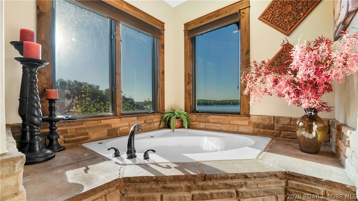 Four Seasons, Missouri, 65049, United States, 6 Bedrooms Bedrooms, ,7 BathroomsBathrooms,Residential,Active,2052078