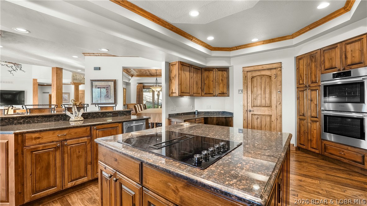 Four Seasons, Missouri, 65049, United States, 6 Bedrooms Bedrooms, ,7 BathroomsBathrooms,Residential,Active,2052078