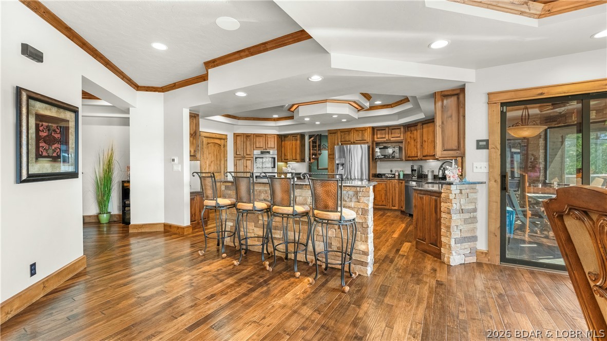 Four Seasons, Missouri, 65049, United States, 6 Bedrooms Bedrooms, ,7 BathroomsBathrooms,Residential,Active,2052078