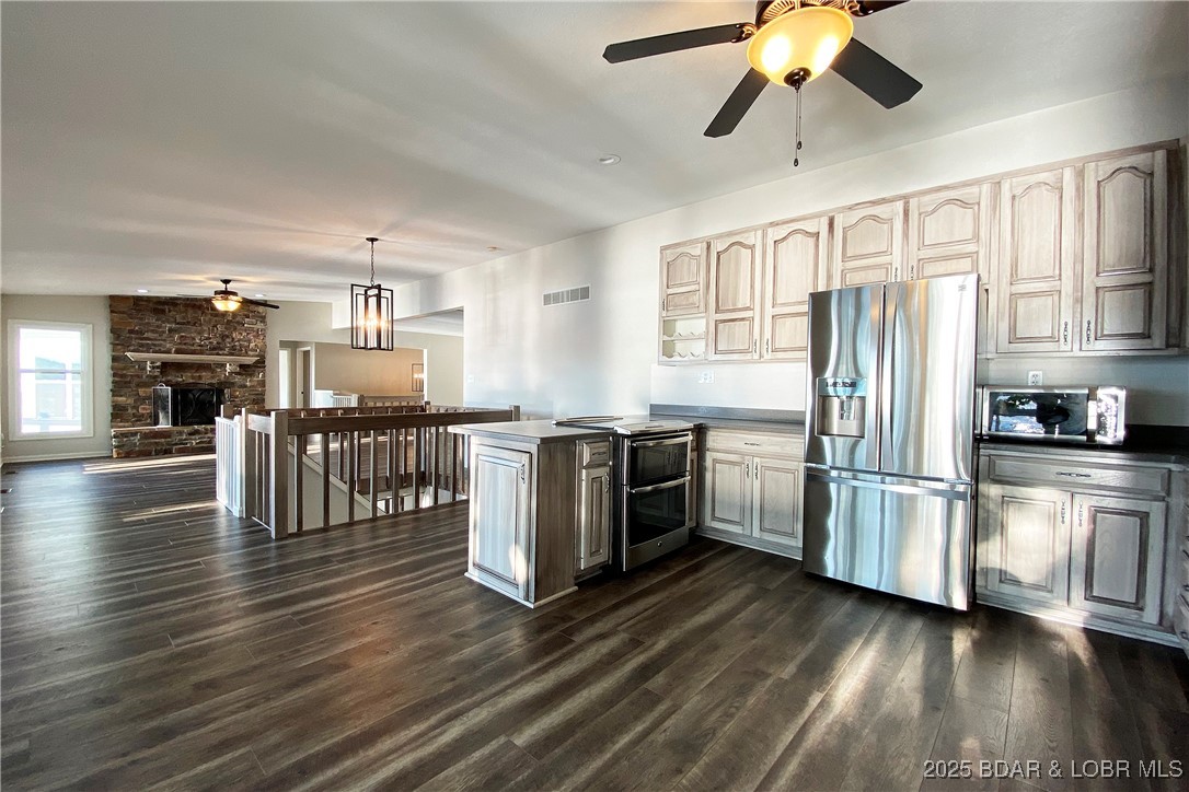 Sunrise Beach, Missouri, 65079, United States, 5 Bedrooms Bedrooms, ,5 BathroomsBathrooms,Residential,Active,2007146
