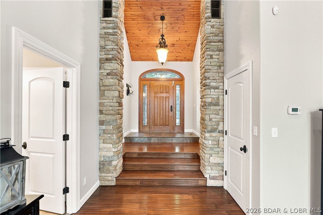 423 Kona Cv, Roach, MO, 65787, USA, 4 Bedrooms Bedrooms, ,5 BathroomsBathrooms,Residential,Active,423 Kona Cv,3589006