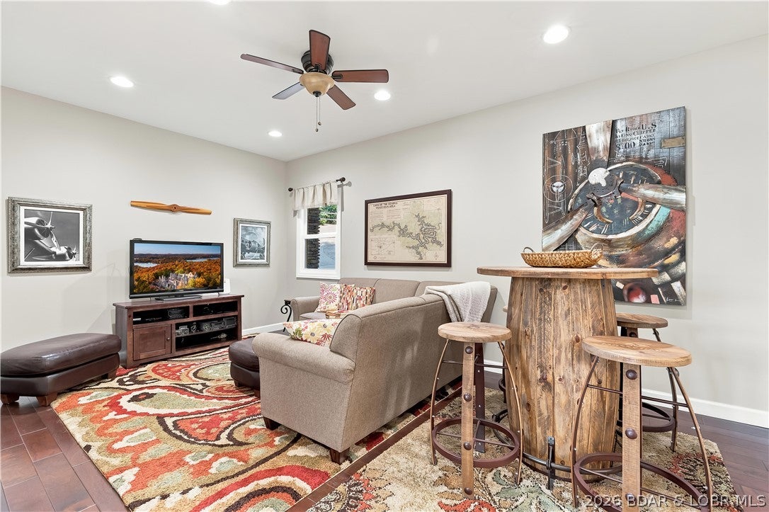423 Kona Cv, Roach, MO, 65787, USA, 4 Bedrooms Bedrooms, ,5 BathroomsBathrooms,Residential,Active,423 Kona Cv,3589006