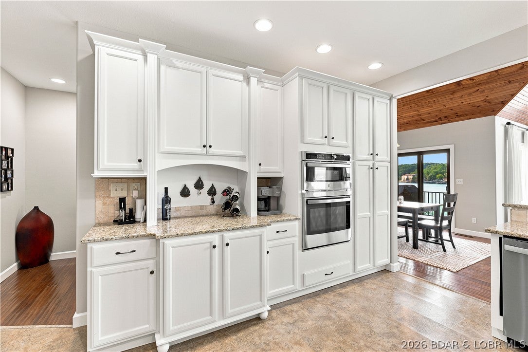 423 Kona Cv, Roach, MO, 65787, USA, 4 Bedrooms Bedrooms, ,5 BathroomsBathrooms,Residential,Active,423 Kona Cv,3589006
