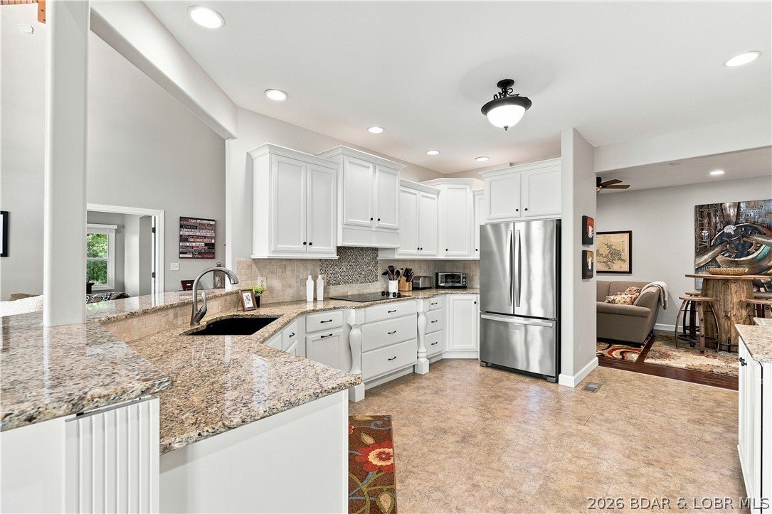 423 Kona Cv, Roach, MO, 65787, USA, 4 Bedrooms Bedrooms, ,5 BathroomsBathrooms,Residential,Active,423 Kona Cv,3589006