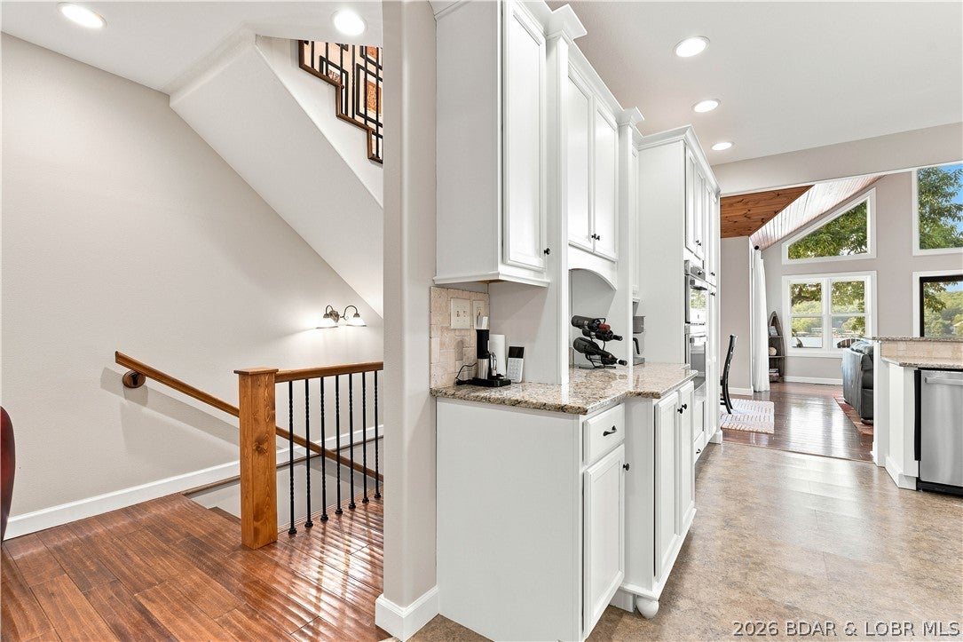 423 Kona Cv, Roach, MO, 65787, USA, 4 Bedrooms Bedrooms, ,5 BathroomsBathrooms,Residential,Active,423 Kona Cv,3589006