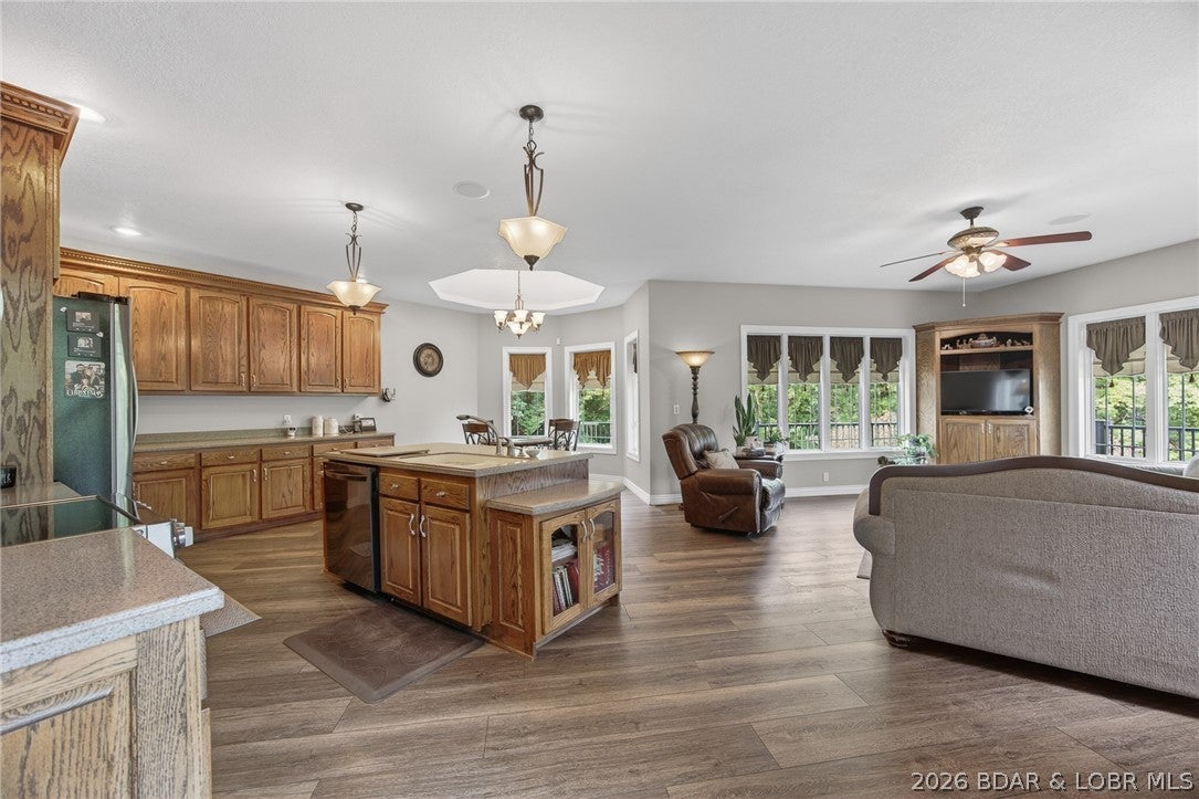 105 W Crossfox Trl, Camdenton, MO, 65020, USA, 5 Bedrooms Bedrooms, ,7 BathroomsBathrooms,Residential,Active,105 W Crossfox Trl,3588046