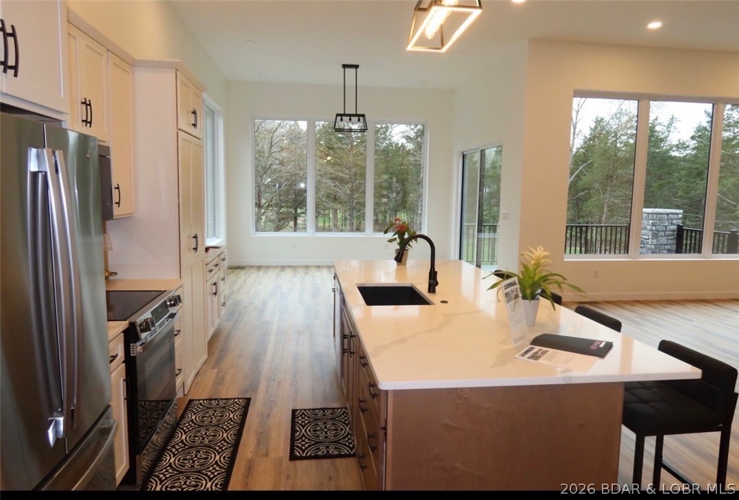 106 W Cross Fox Trl, Camdenton, MO, 65020, USA, 4 Bedrooms Bedrooms, ,6 BathroomsBathrooms,Residential,Active,106 W Cross Fox Trl,3586782