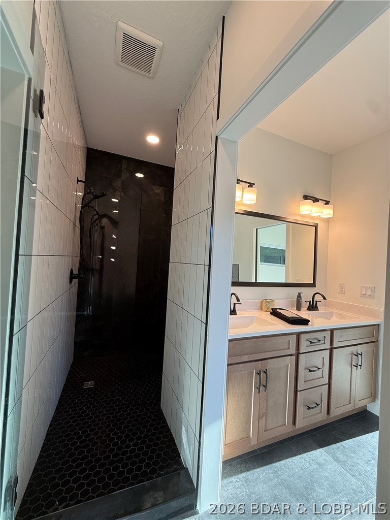 106 W Cross Fox Trl, Camdenton, MO, 65020, USA, 4 Bedrooms Bedrooms, ,6 BathroomsBathrooms,Residential,Active,106 W Cross Fox Trl,3586782