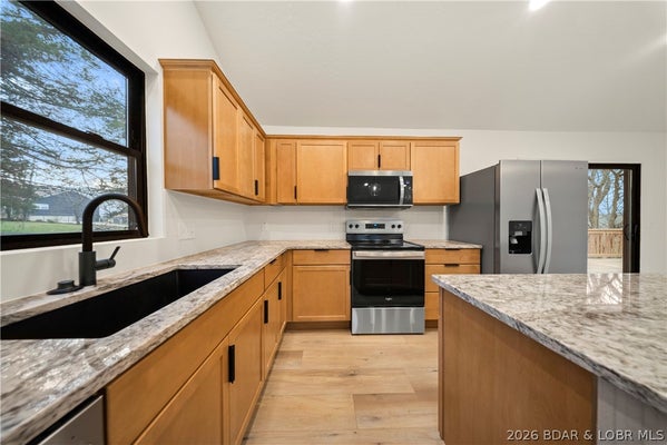 1060 PARK LN, OSAGE BEACH, MO 65065 - Image f7da127d2e769a585ba4547e5e5d37ca/889583115