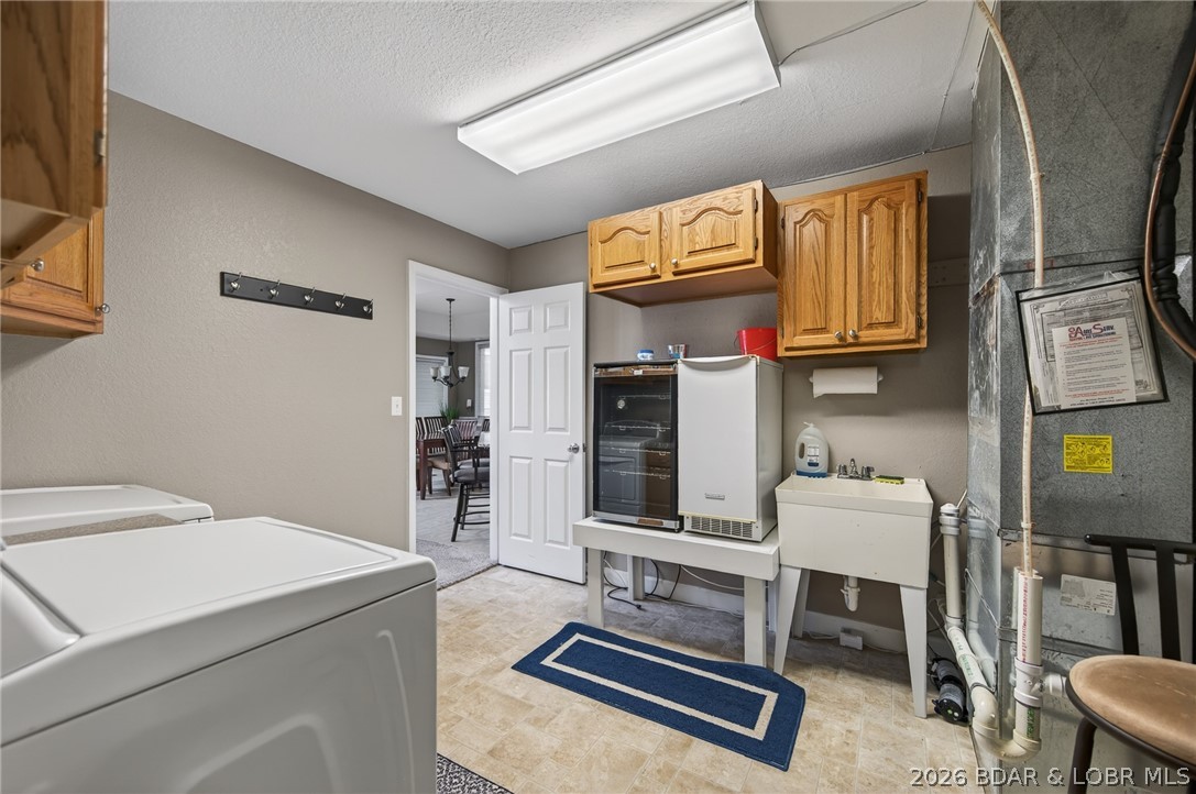 Lake Ozark, Missouri, 65049, United States, 5 Bedrooms Bedrooms, ,4 BathroomsBathrooms,Residential,Active,2019484