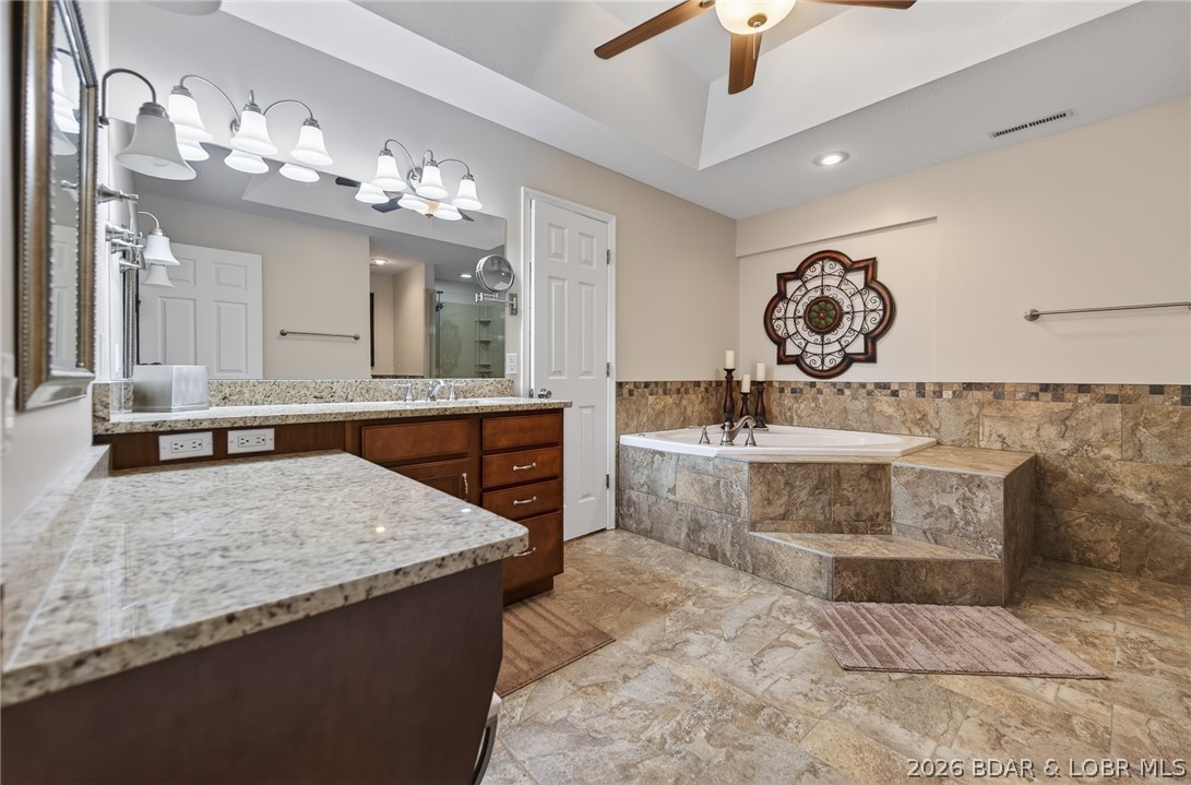 Lake Ozark, Missouri, 65049, United States, 5 Bedrooms Bedrooms, ,4 BathroomsBathrooms,Residential,Active,2019484
