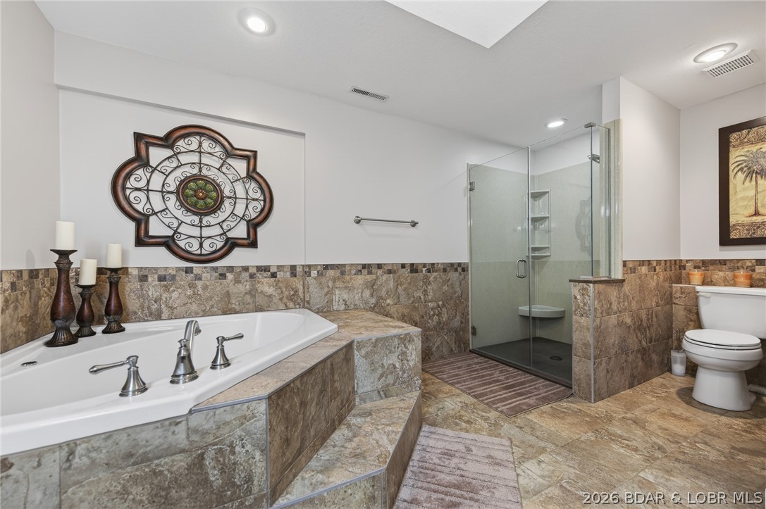 Lake Ozark, Missouri, 65049, United States, 5 Bedrooms Bedrooms, ,4 BathroomsBathrooms,Residential,Active,2019484