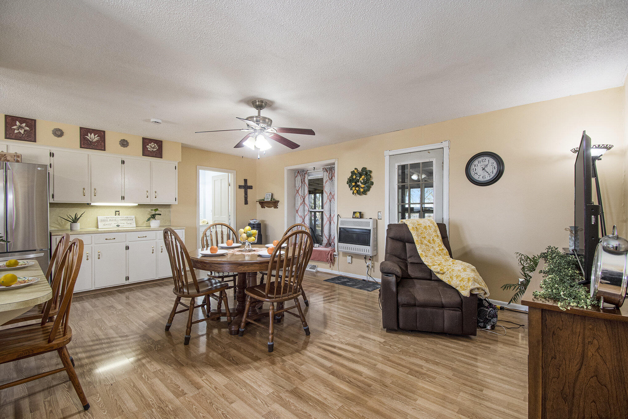 Beebeetown, Iowa 51546, United States, 5 Bedrooms Bedrooms, ,2 BathroomsBathrooms,Residential,Active,86222