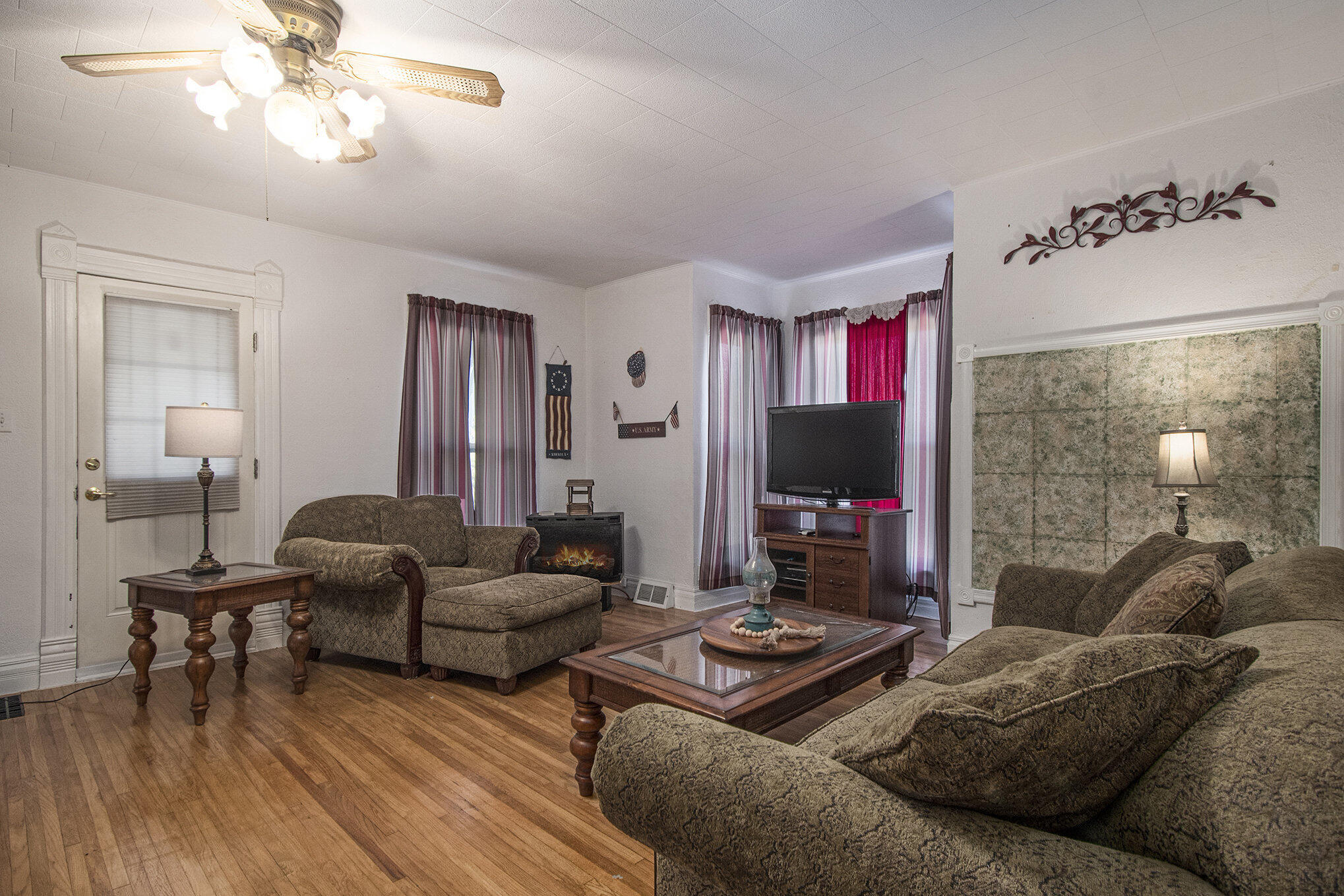 Beebeetown, Iowa 51546, United States, 5 Bedrooms Bedrooms, ,2 BathroomsBathrooms,Residential,Active,86222