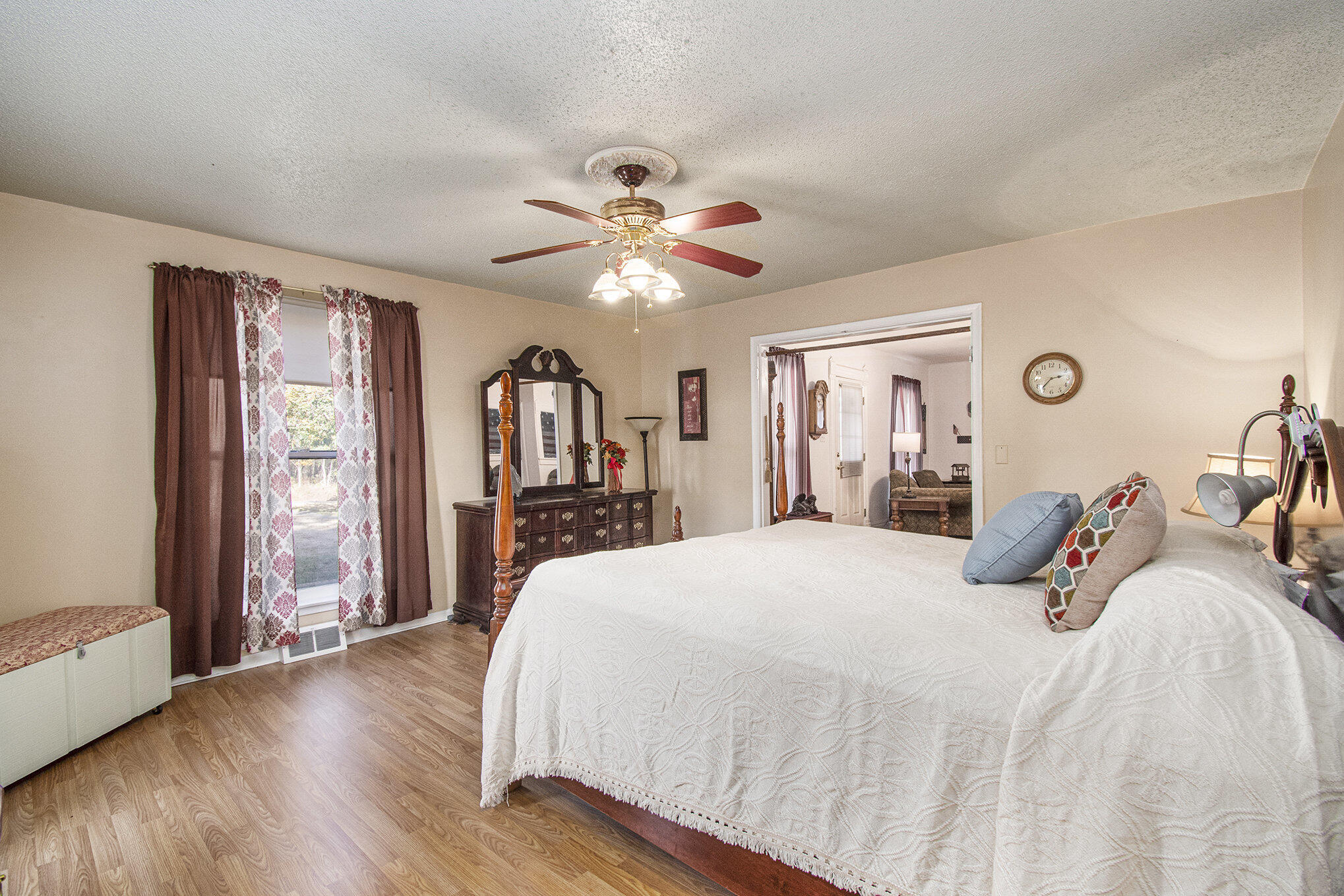 Beebeetown, Iowa 51546, United States, 5 Bedrooms Bedrooms, ,2 BathroomsBathrooms,Residential,Active,86222