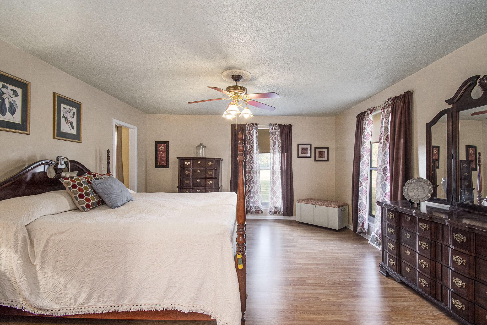 Beebeetown, Iowa 51546, United States, 5 Bedrooms Bedrooms, ,2 BathroomsBathrooms,Residential,Active,86222