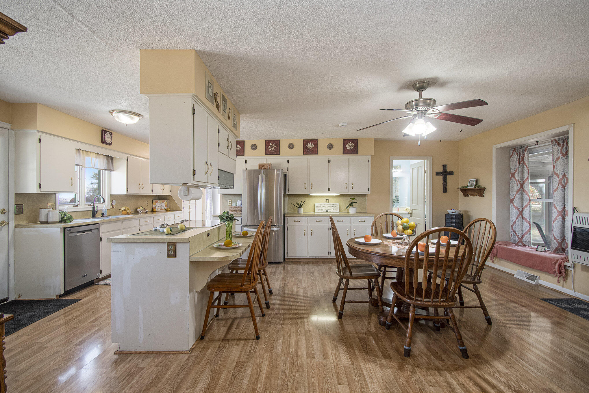 Beebeetown, Iowa 51546, United States, 5 Bedrooms Bedrooms, ,2 BathroomsBathrooms,Residential,Active,86222