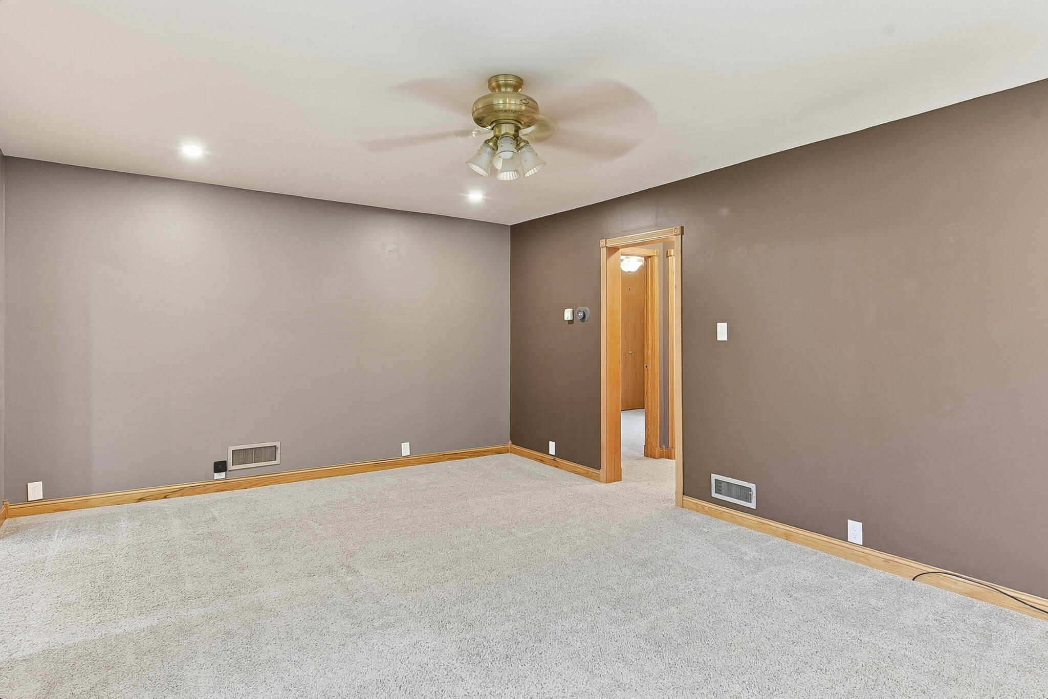 Council Bluffs, Iowa 51503, United States, 2 Bedrooms Bedrooms, ,1 BathroomBathrooms,Residential,Contingent,247065