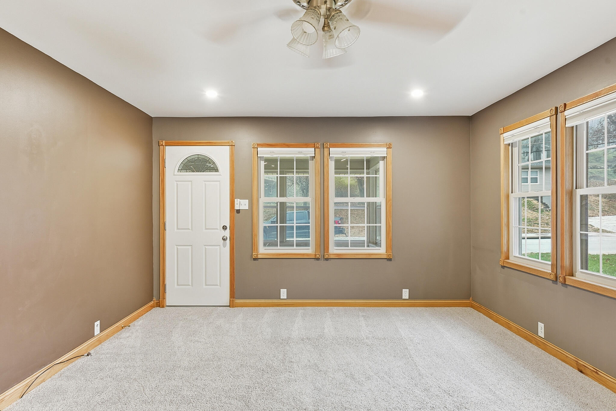 Council Bluffs, Iowa 51503, United States, 2 Bedrooms Bedrooms, ,1 BathroomBathrooms,Residential,Contingent,247065