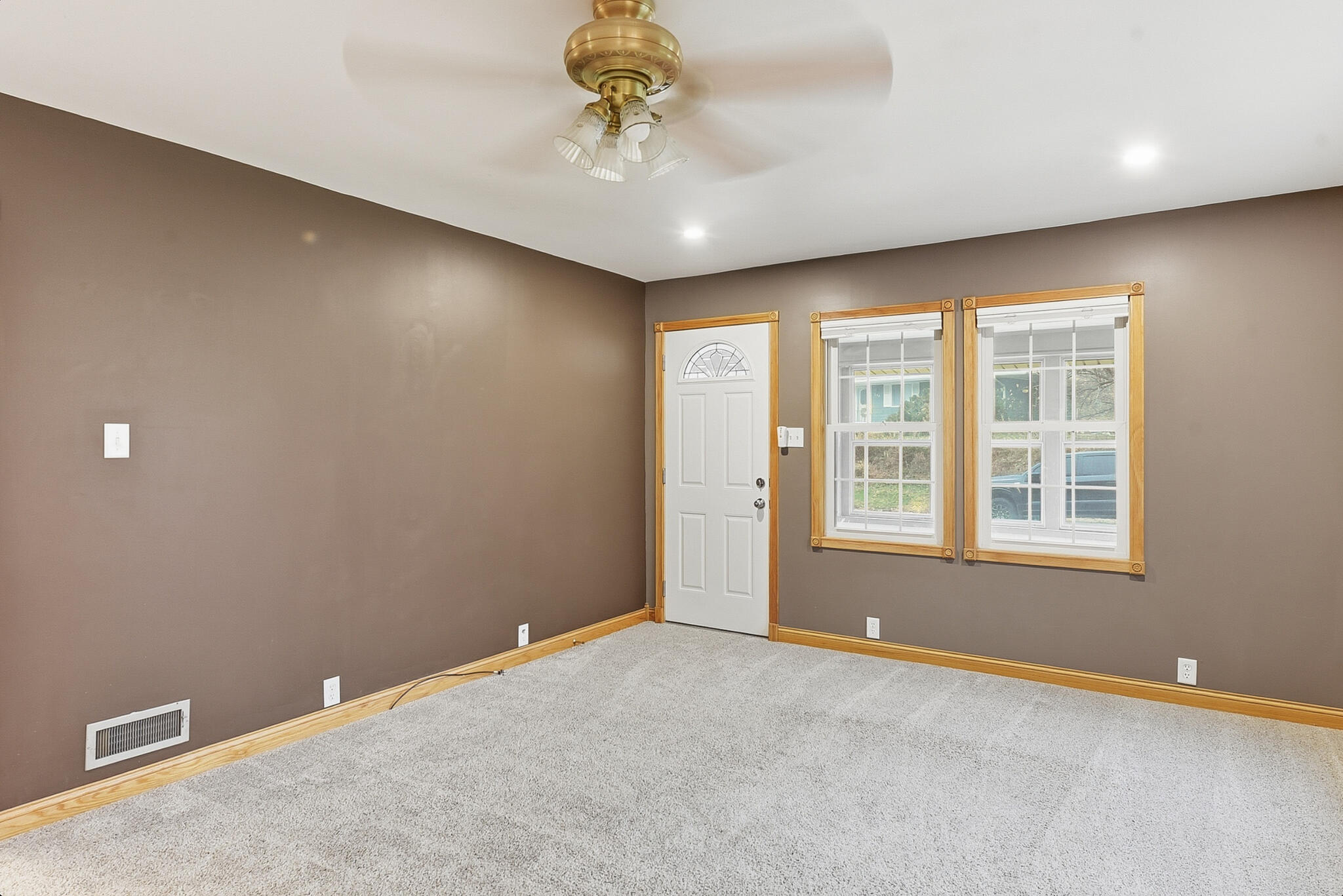 Council Bluffs, Iowa 51503, United States, 2 Bedrooms Bedrooms, ,1 BathroomBathrooms,Residential,Contingent,247065