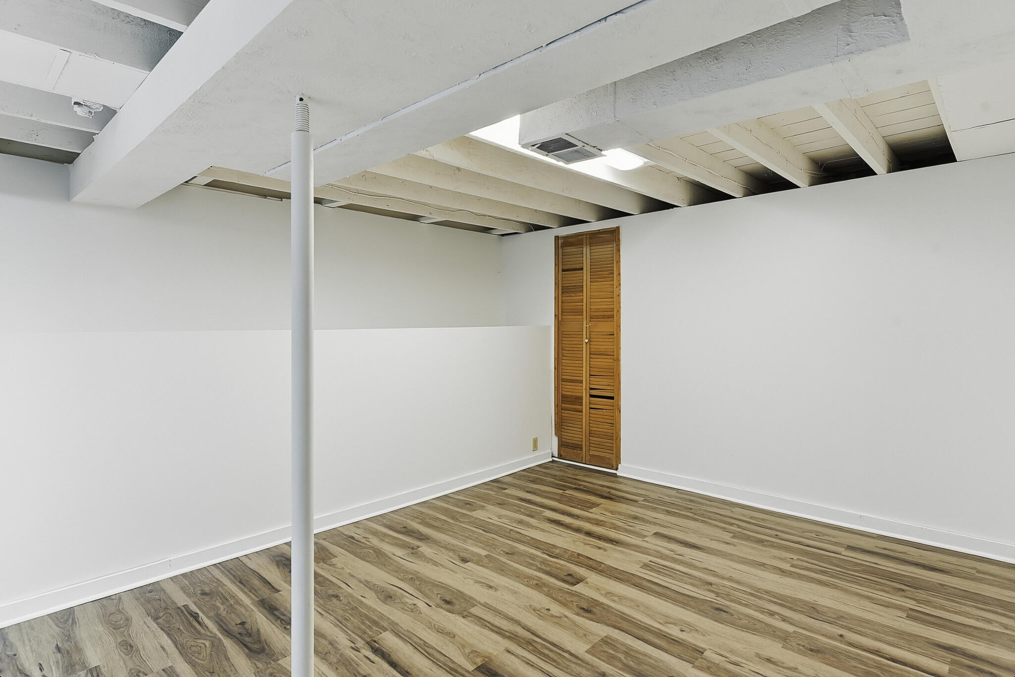 Council Bluffs, Iowa 51503, United States, 2 Bedrooms Bedrooms, ,1 BathroomBathrooms,Residential,Contingent,247065