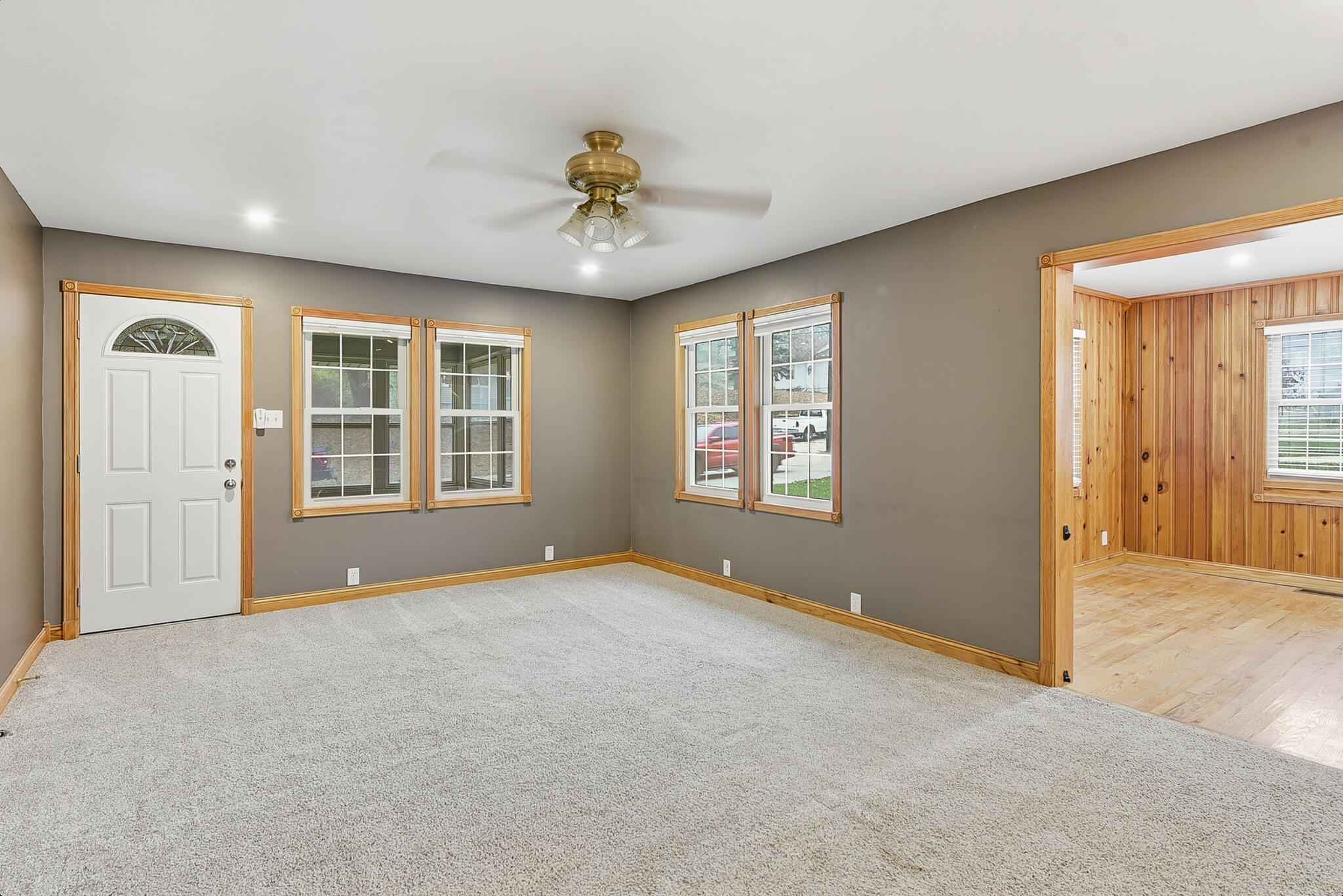 Council Bluffs, Iowa 51503, United States, 2 Bedrooms Bedrooms, ,1 BathroomBathrooms,Residential,Contingent,247065