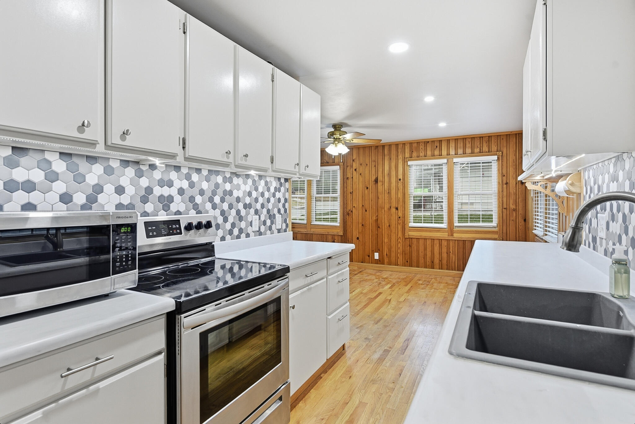 Council Bluffs, Iowa 51503, United States, 2 Bedrooms Bedrooms, ,1 BathroomBathrooms,Residential,Contingent,247065