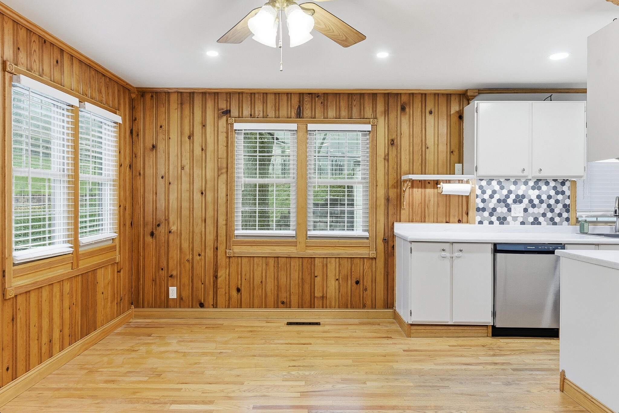 Council Bluffs, Iowa 51503, United States, 2 Bedrooms Bedrooms, ,1 BathroomBathrooms,Residential,Contingent,247065