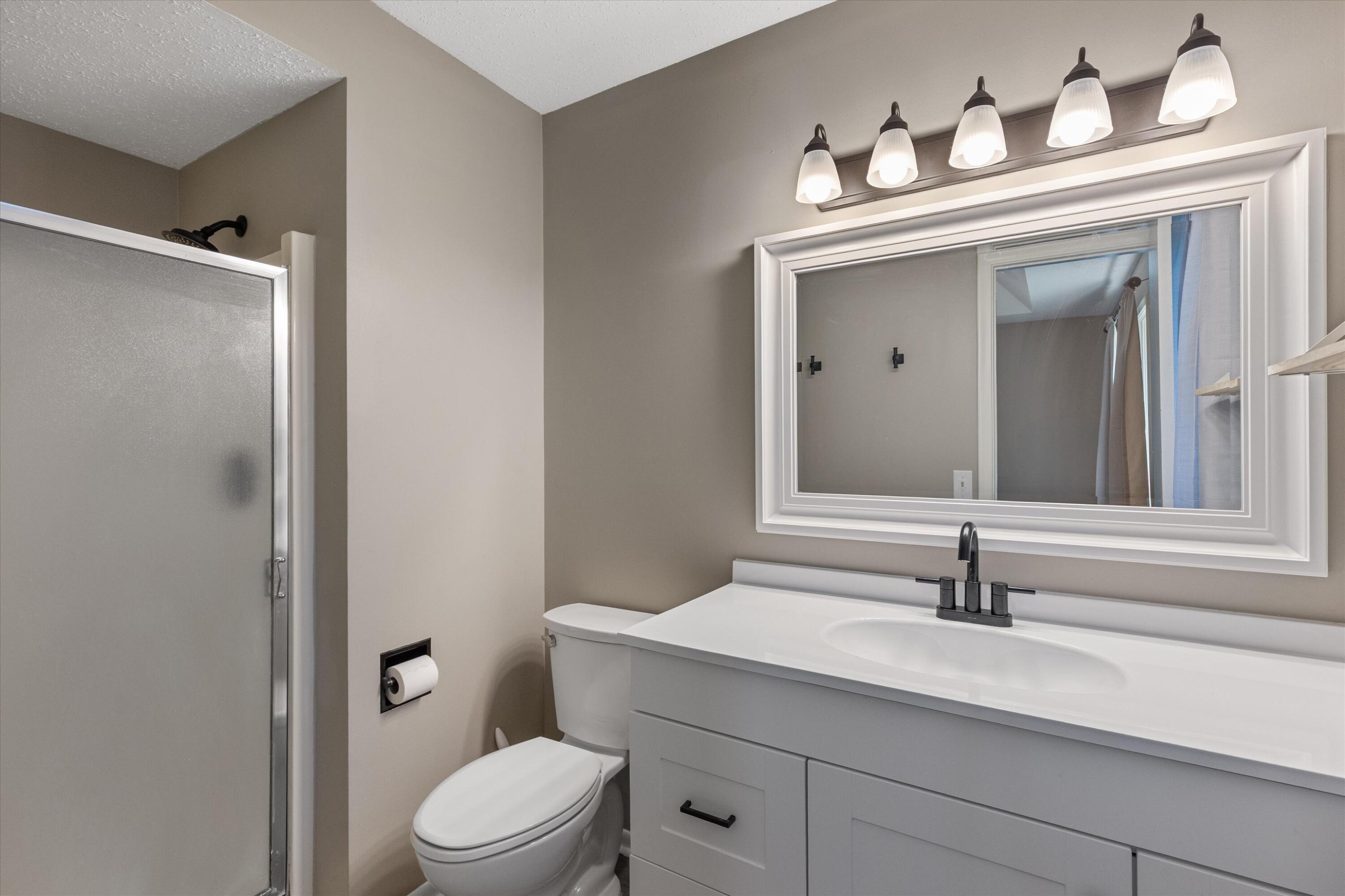 Council Bluffs, Iowa 51503, United States, 3 Bedrooms Bedrooms, ,3 BathroomsBathrooms,Residential,Contingent,193149