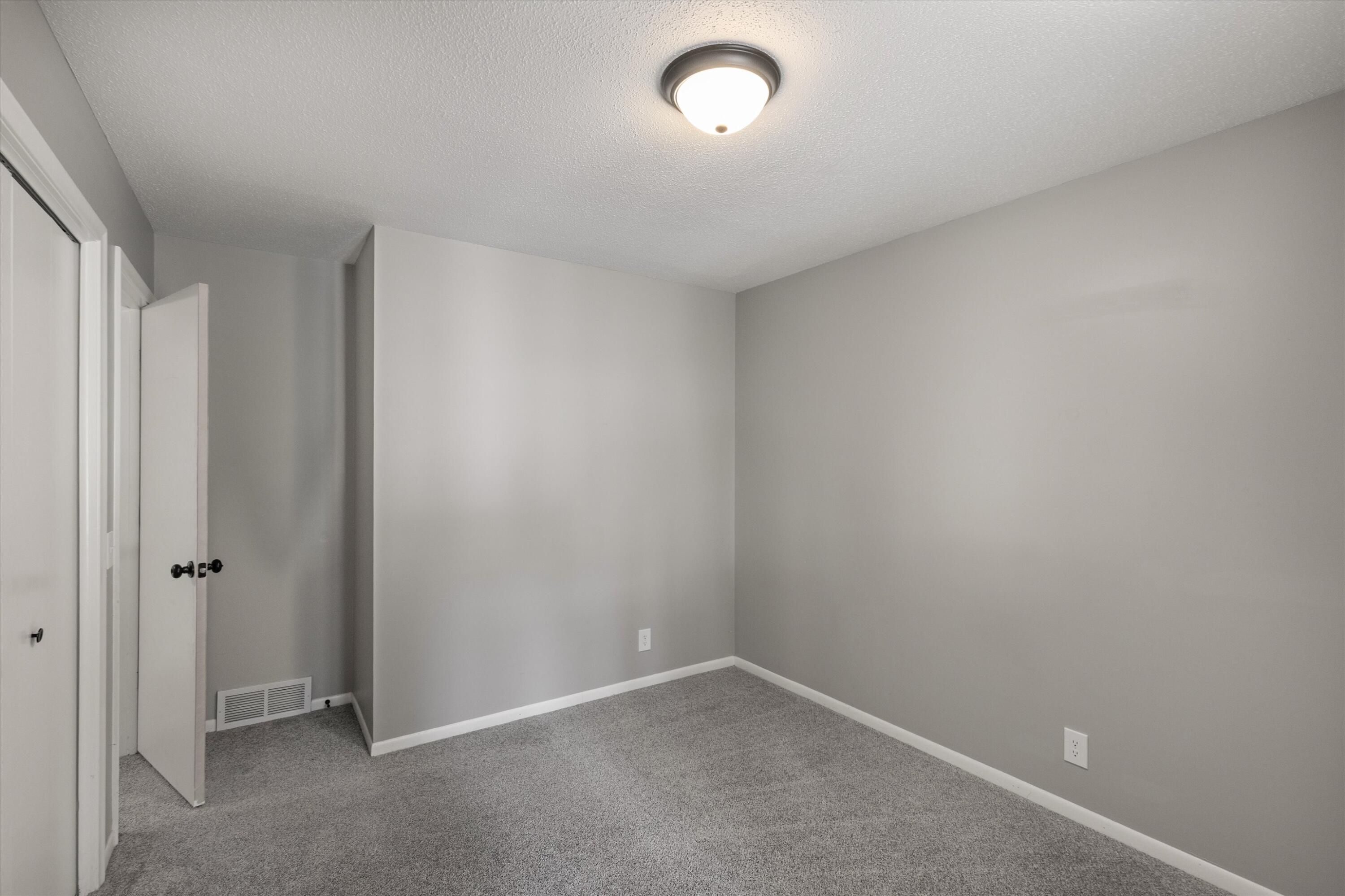 Council Bluffs, Iowa 51503, United States, 3 Bedrooms Bedrooms, ,3 BathroomsBathrooms,Residential,Contingent,193149