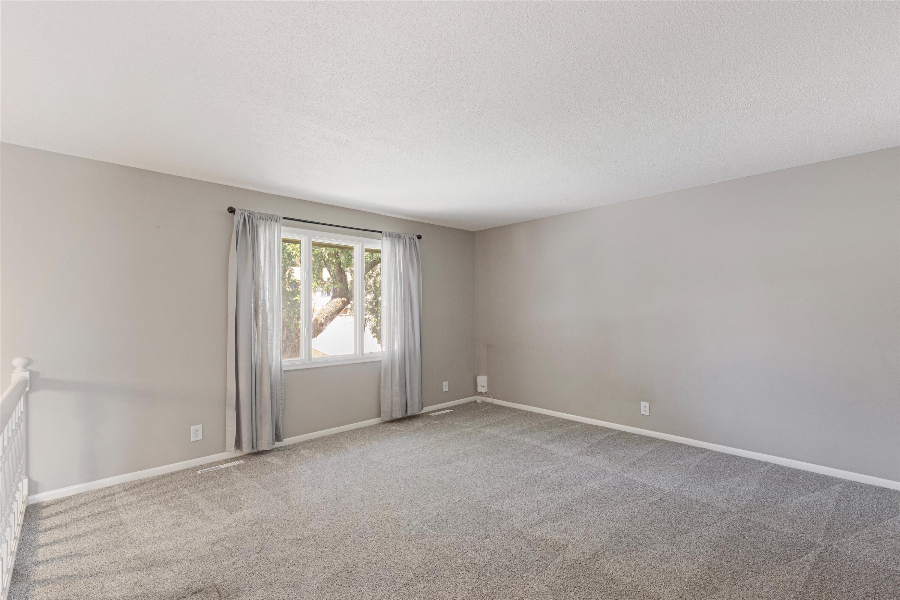 Council Bluffs, Iowa 51503, United States, 3 Bedrooms Bedrooms, ,3 BathroomsBathrooms,Residential,Contingent,193149