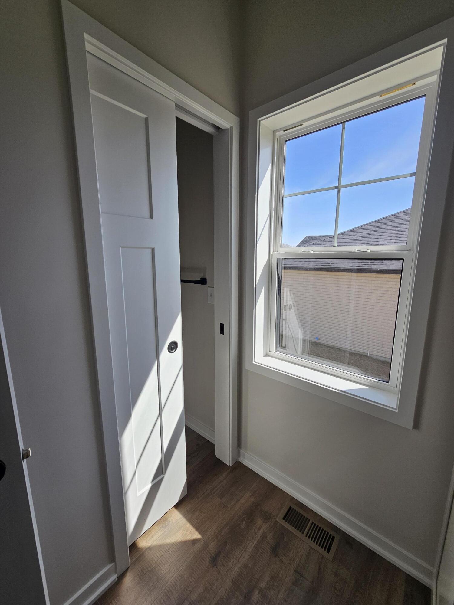 Neola, Iowa 51559, United States, 4 Bedrooms Bedrooms, ,3 BathroomsBathrooms,Residential,Pending,109737