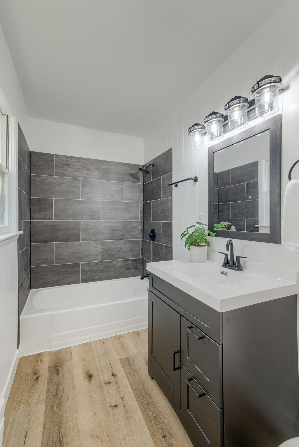 Atlantic, Iowa 50022, United States, 4 Bedrooms Bedrooms, ,4 BathroomsBathrooms,Residential,Active,249396