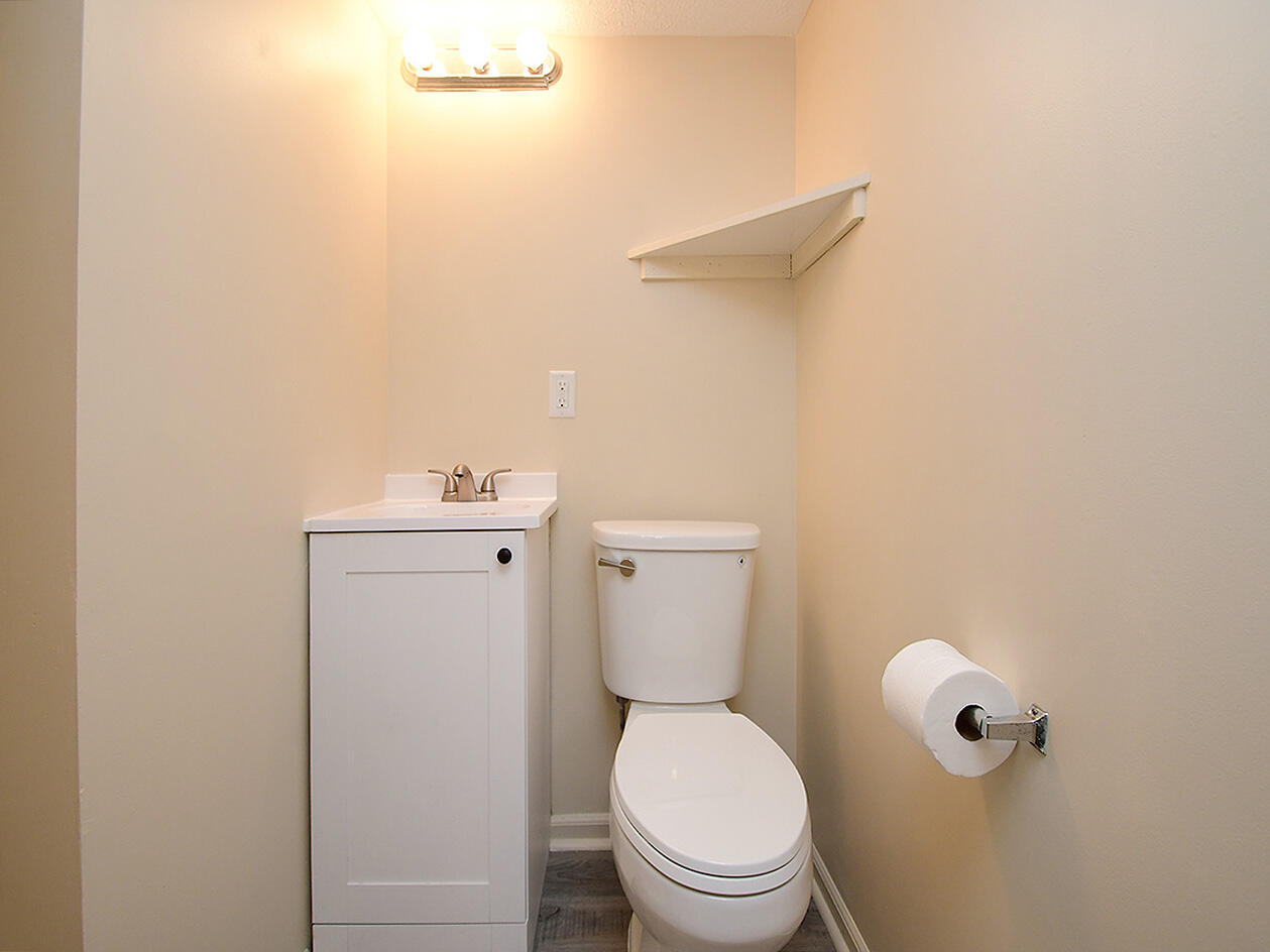 Carter Lake, Iowa 51510, United States, 2 Bedrooms Bedrooms, ,2 BathroomsBathrooms,Residential,Active,220214