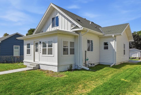 Photo of 1904 AVENUE B, COUNCIL BLUFFS, IA 51501 (MLS # 26-2005)